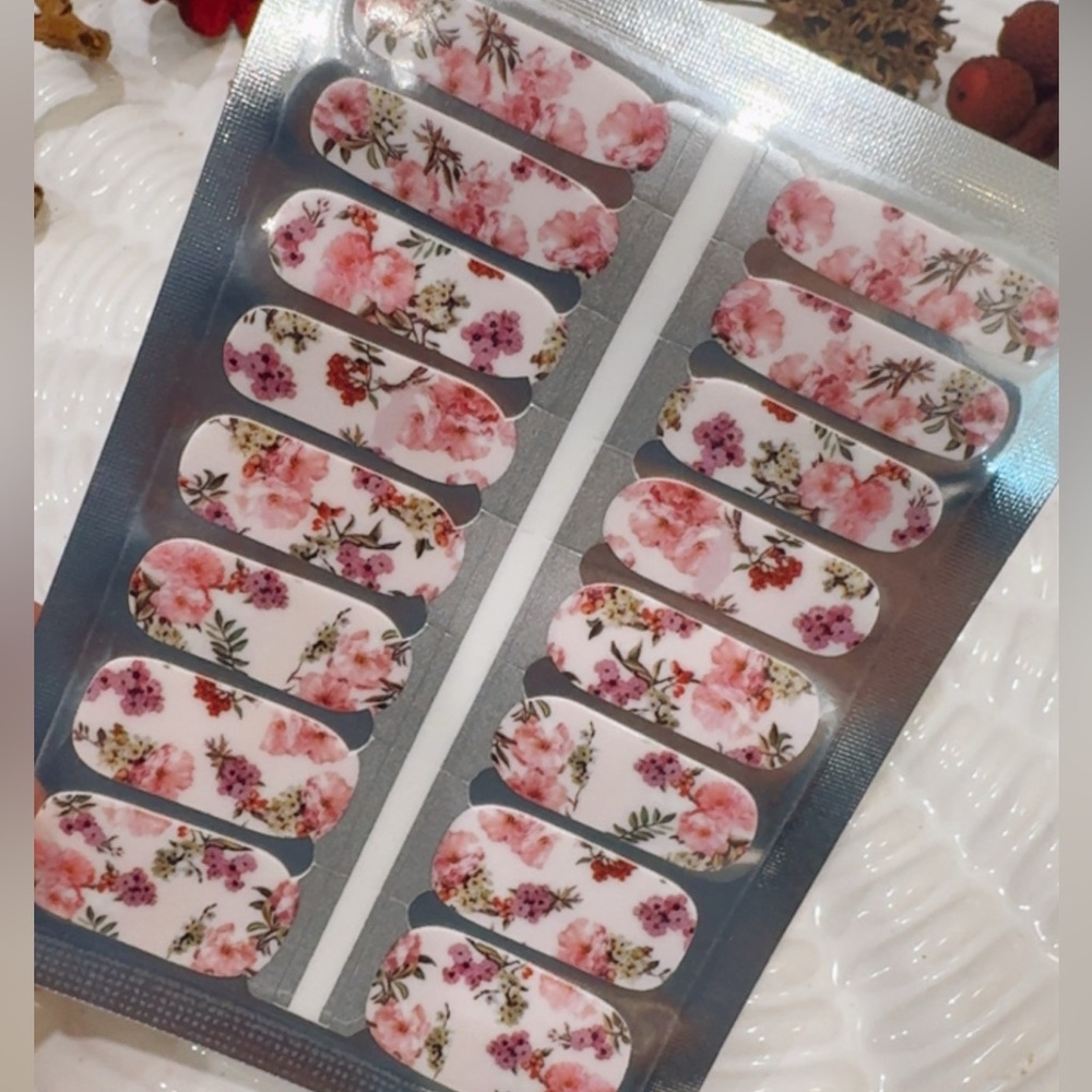 🌸 Pink Meadow Floral Nail Polish Wraps | Easy DIY Manicure | Set of 16